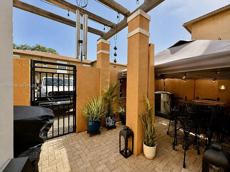 14708 SW 6th St #14708 — Photo 16