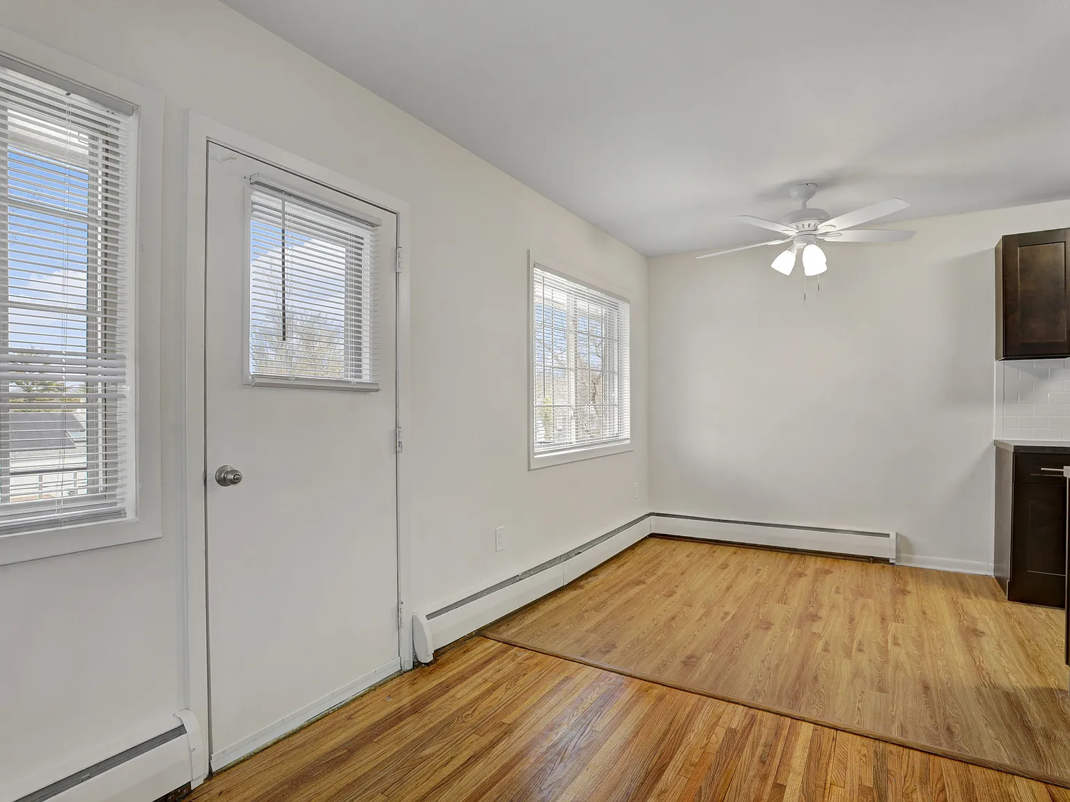 Versailles Apartments — Photo 3
