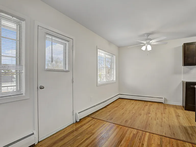 Versailles Apartments — Photo 3