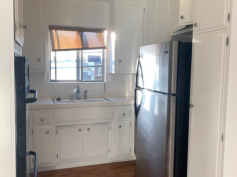 725 N Sycamore Ave #5 — Photo 4