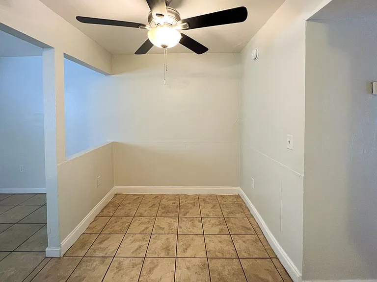 630 SW 67th Ter — Photo 10