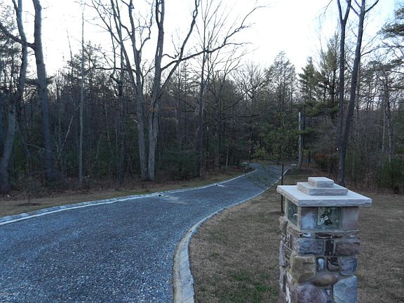 3rd image of 131 Pine Hollow Way