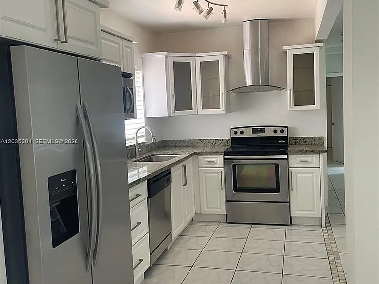 1435 NE 173rd St — Photo 4