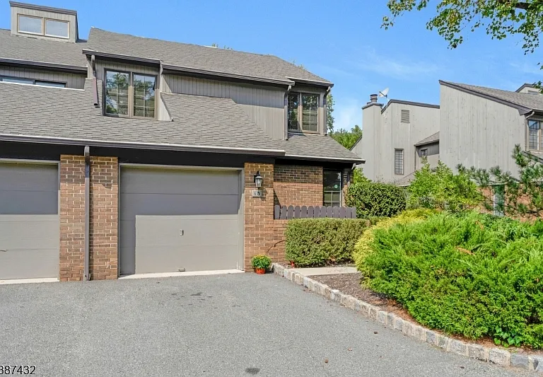 10 Shelley Pl — Photo 32