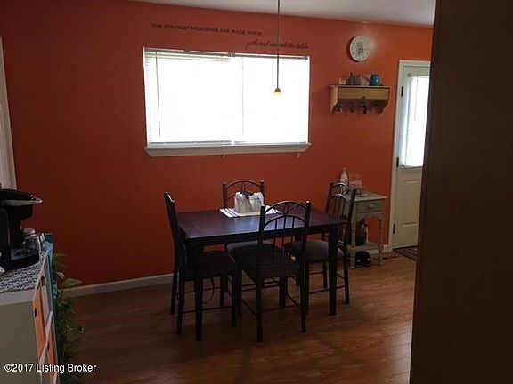 eat-in kitchen