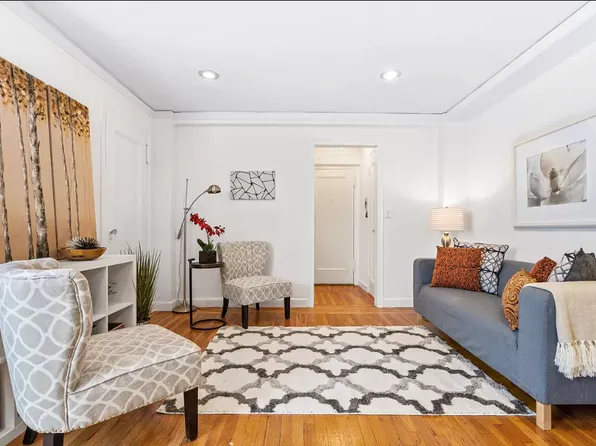 333 East 43rd Street image 1 of 6