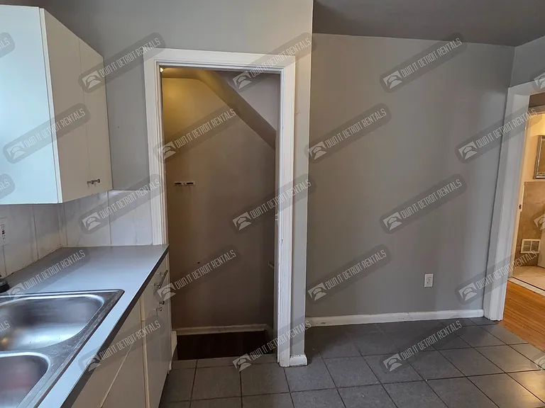 20252 Roscommon St — Photo 20