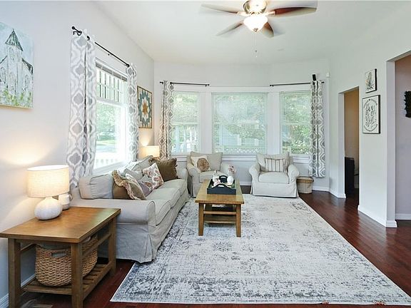3rd image of 330 New York Ave