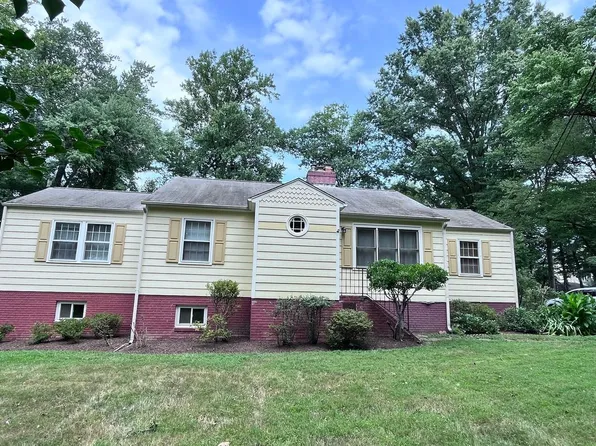 8924 Walker St, Fairfax, VA 22032