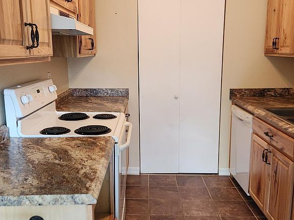 5th image of 3361 Amberway Ct #150