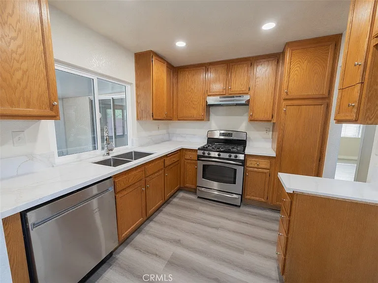 16893 Glennaire Ave — Photo 6