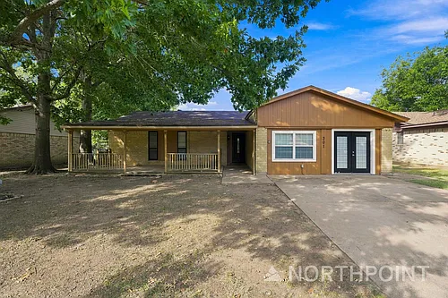 301 NW Suzanne Ter Photo 1