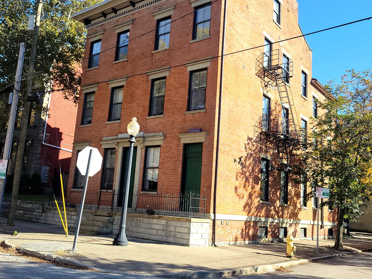 2 bed, 1400 sqft, $1,750 — Photo 1