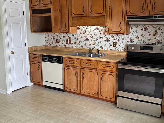 5th image of 207A Lakeshore Cir