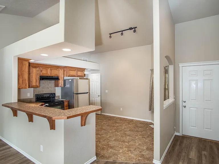 3916 Kirby Cir — Photo 9