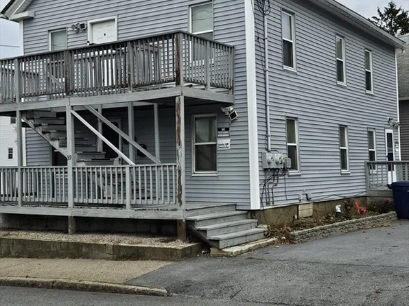 39 Lake St, Webster, MA 01570