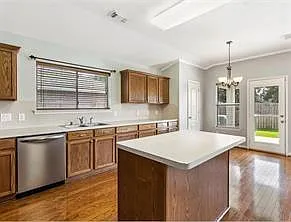 3 bed, 2.0 bath, 2205 sqft, $2,500 — Photo 3