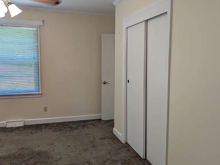 610 W Charlton St — Photo 30