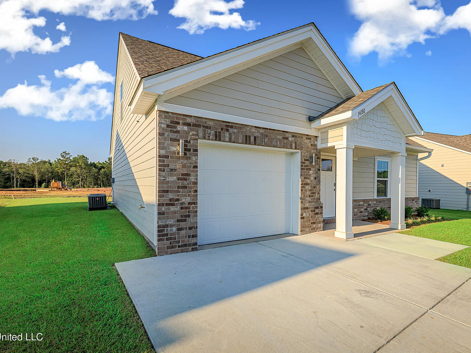 3 bed, 2.5 bath, 1687 sqft, $2,100 — Photo 4