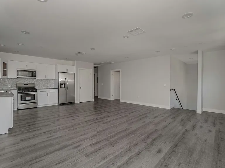 3915 Brighton Ave #1/2 — Photo 2