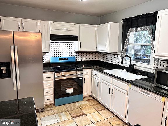 4th image of 7914 Forest Path Way