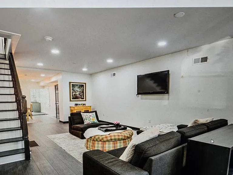 2070 E Dauphin St — Photo 3