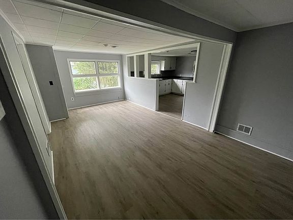 5th image of 213-15 Thurber St #2