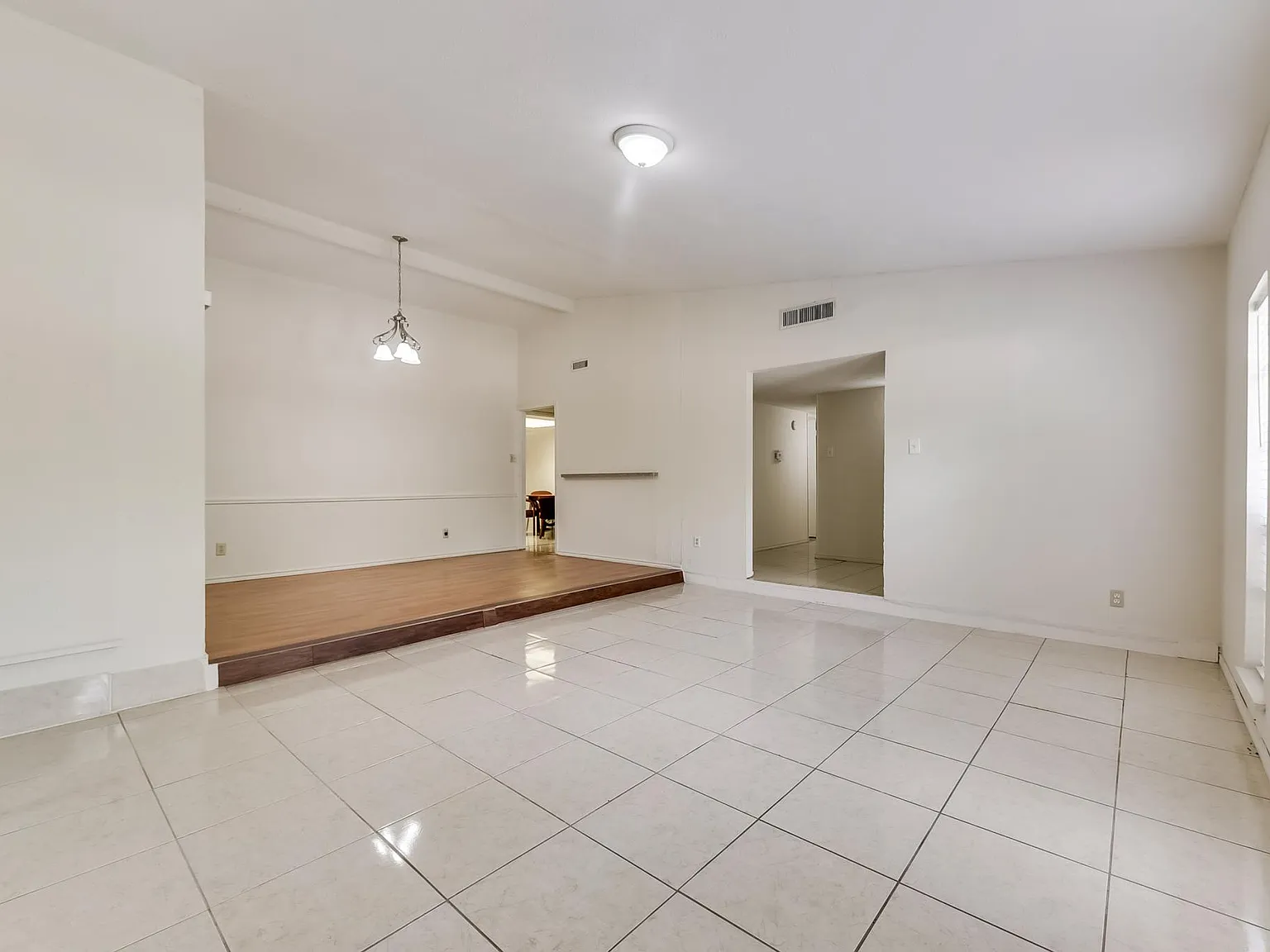 4 bed, 2151 sqft, $2,350 — Photo 2