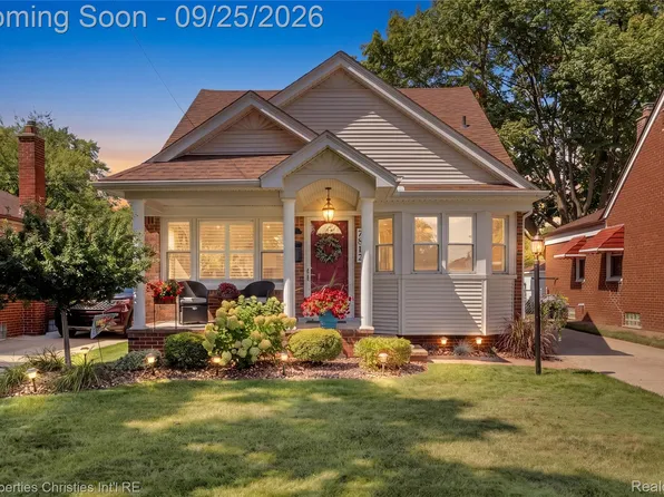 7812 Robinson Ave, Allen Park, MI 48101
