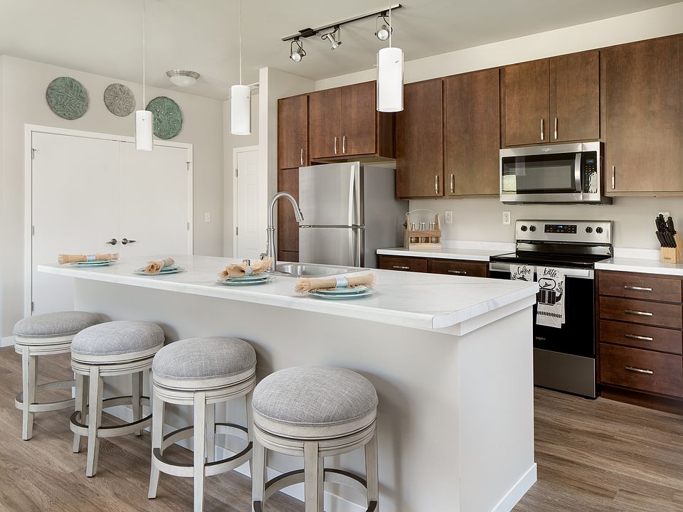 High Bluff Townhomes Kitchen With Stainless Steel Appliances