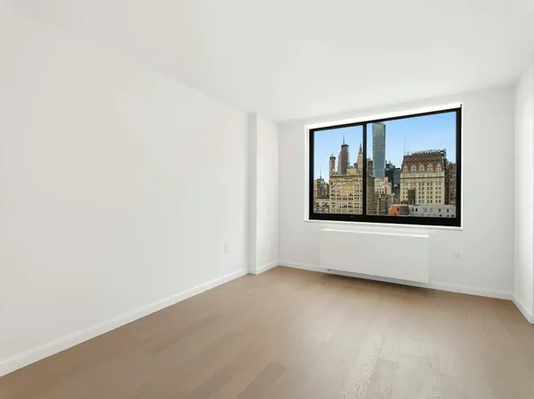 1 Union Sq S, New York, NY