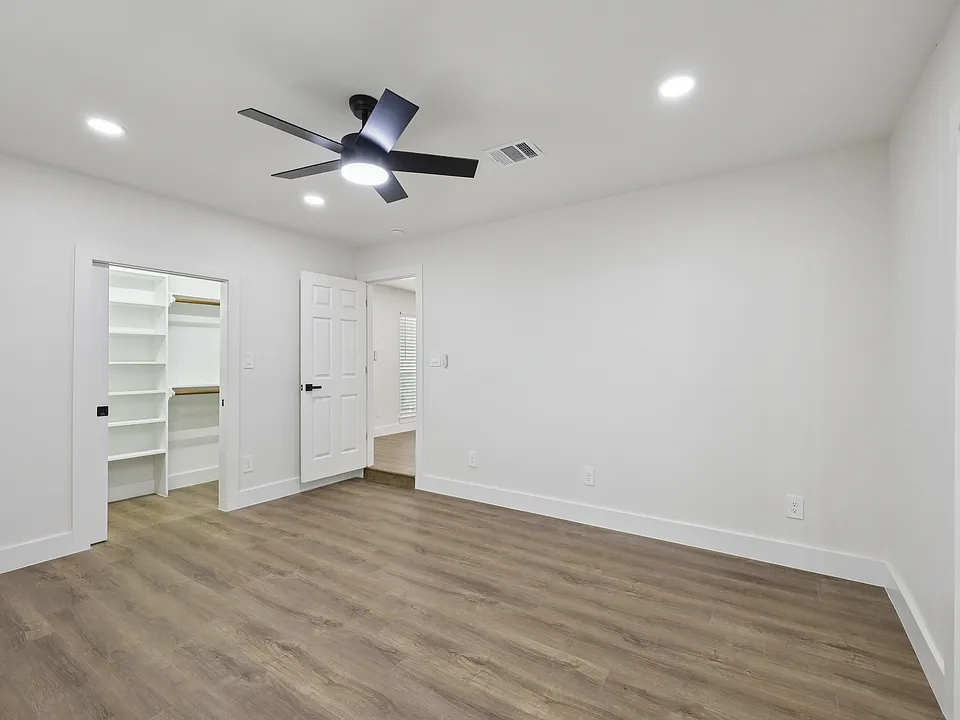 5475 Sunbury Dr