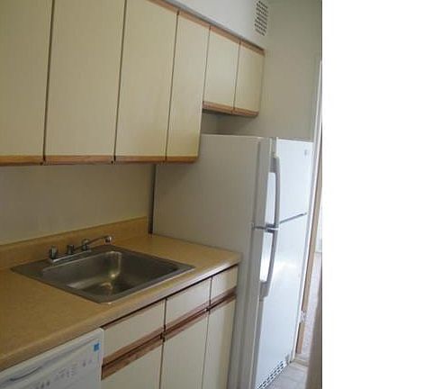 5th image of 250 N Broadway APT 4E