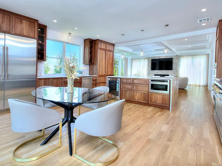 Ample dining in both rear and front of kitchen at island