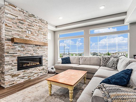 5th image of 979 Larkspur Drive