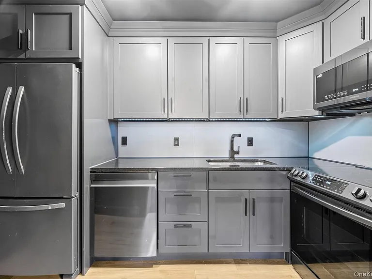 4 White Gate Rd #K — Photo 5