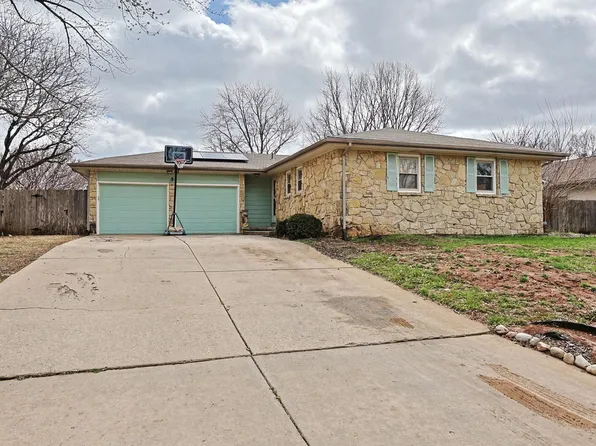 1401 E Carolyn St, Derby, KS 67037