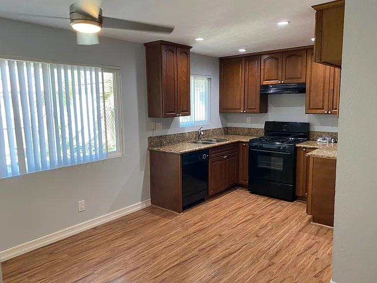 9721 Graham Street — Photo 12