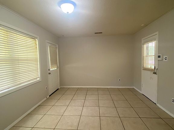 3rd image of 1658 Colonial Hills Dr