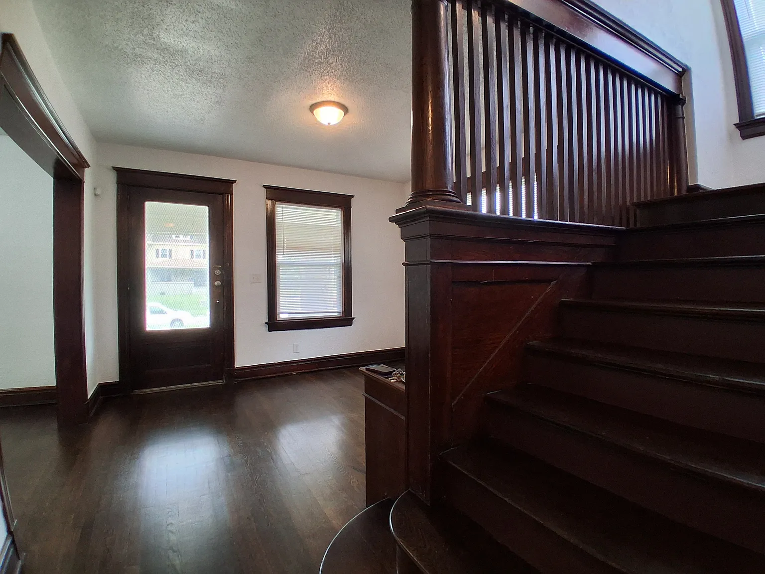 6 bed, 3243 sqft, $2,450 — Photo 2