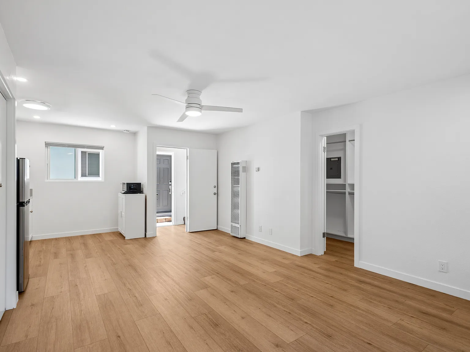Studio, 450 sqft, $2,850 — Photo 4