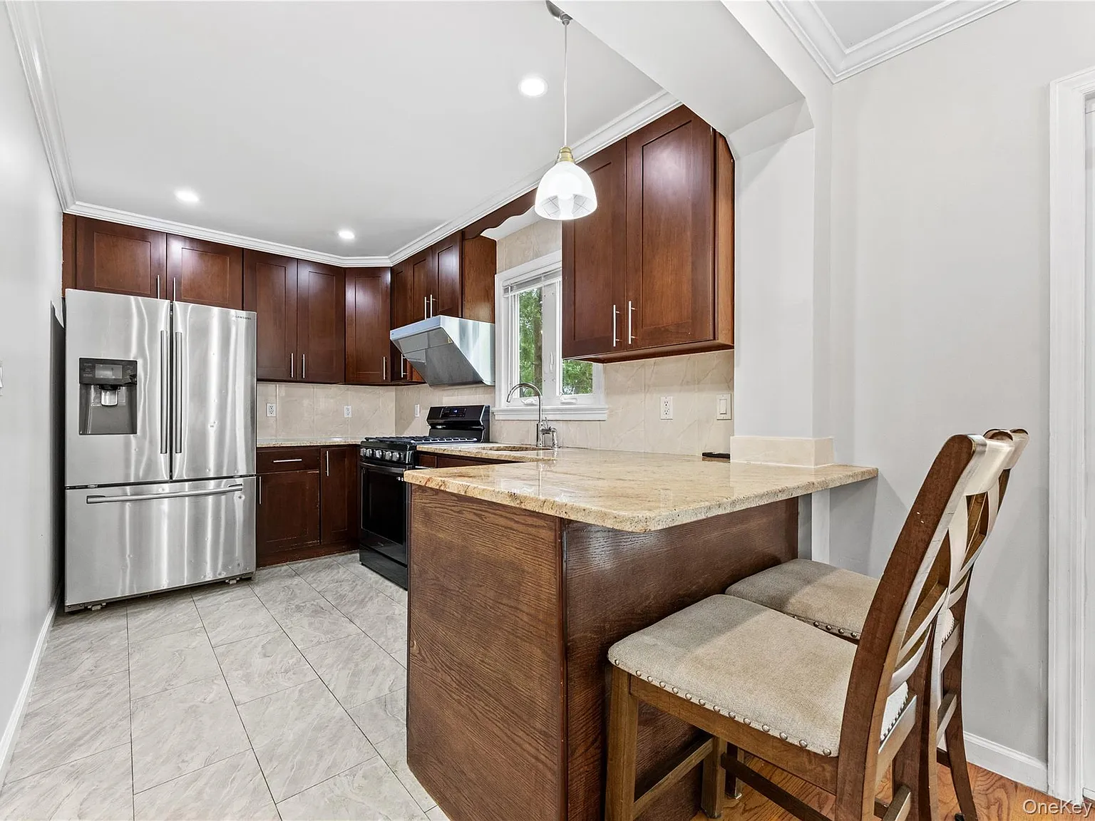 4 bed, 3.5 bath, 1800 sqft, $5,000 — Photo 4