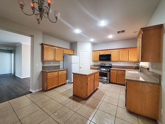 4th image of 492 Kirkstone Way