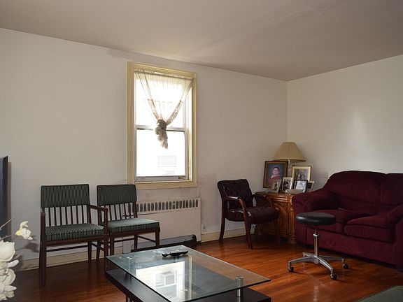 3rd image of 25 Elizabeth Ave