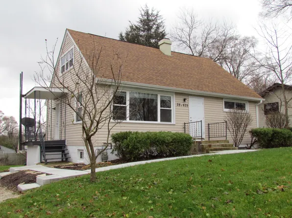 28W625 Lester St, West Chicago, IL 60185