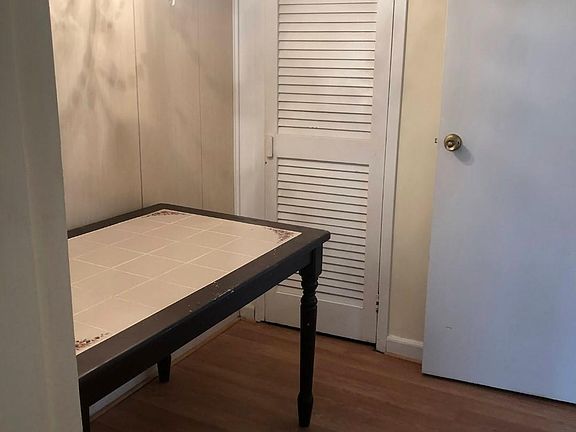 4th image of 28 Peachtree Ln