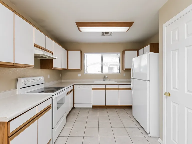 2200 E Spruce Dr — Photo 8