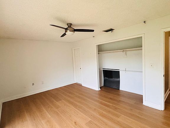 4th image of 600 Waverly Ln #1