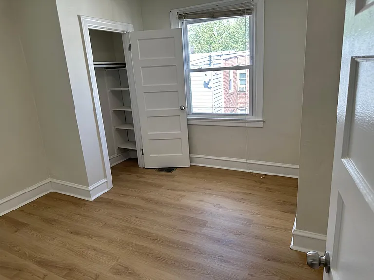 5707 N Woodstock St — Photo 7