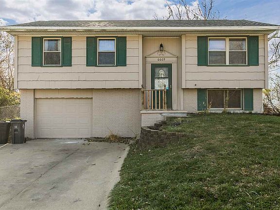 2nd image of 6609 Kelburn Ln NE